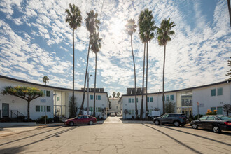 Pacific Apartment Homes in El Segundo, CA - Building Photo - Building Photo