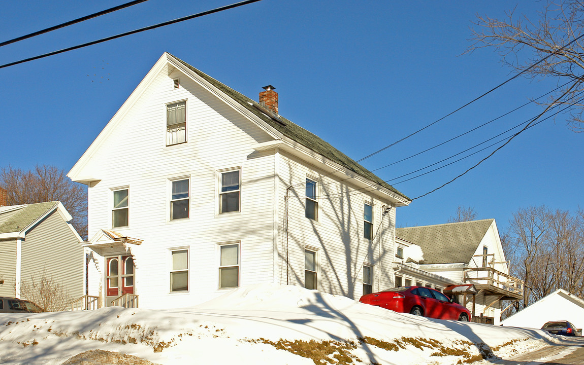 51 Spring St in Gardiner, ME - Building Photo