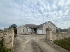 476 Bill Russell Rd in Wartrace, TN - Building Photo