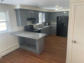 45 Johnson Ave in Warwick, RI - Building Photo - Building Photo