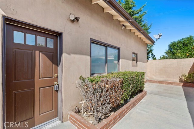 2225 Santa Ana Ave in Costa Mesa, CA - Building Photo