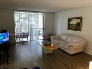 3720 Inverrary Dr in Lauderhill, FL - Building Photo - Building Photo