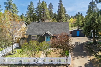 347 SW Cleveland Ave in Bend, OR - Building Photo - Building Photo
