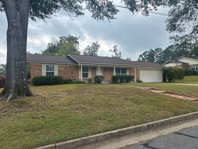 property at 2213 Suanne Dr