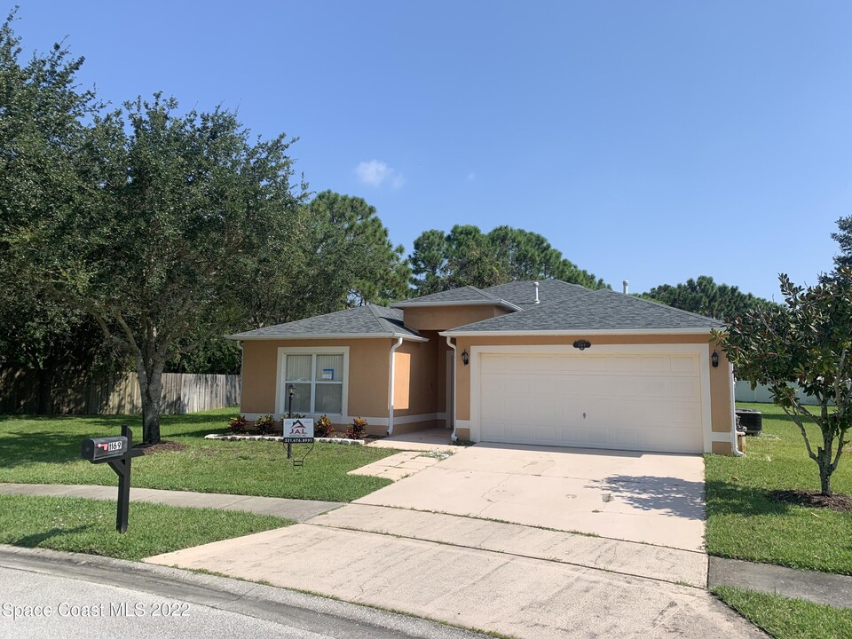 1169 White Oak Cir in Melbourne, FL - Building Photo