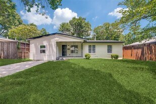 2715 Tolosa Dr in Dallas, TX - Building Photo