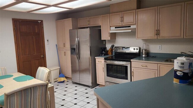 8404 Barrett Pl in Tampa, FL - Foto de edificio - Building Photo