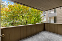 Roosevelt Park Apartments in Seattle, WA - Foto de edificio - Building Photo