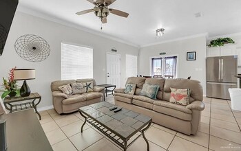 102 E Gardenia St in South Padre Island, TX - Building Photo - Building Photo