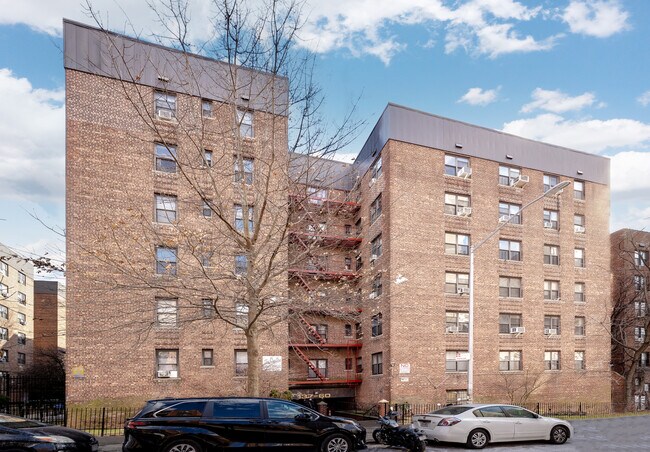 Stratton Gardens in Flushing, NY - Building Photo - Building Photo