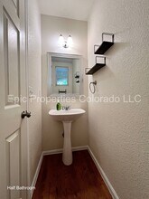 22932 E Ontario Dr in Aurora, CO - Foto de edificio - Building Photo