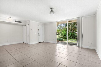 127 Yacht Club Way in Hypoluxo, FL - Building Photo - Building Photo