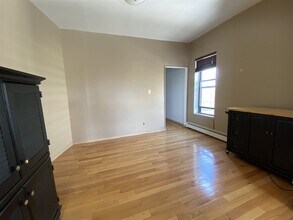 201 Pavonia Ave-Unit -4L in Jersey City, NJ - Building Photo - Building Photo