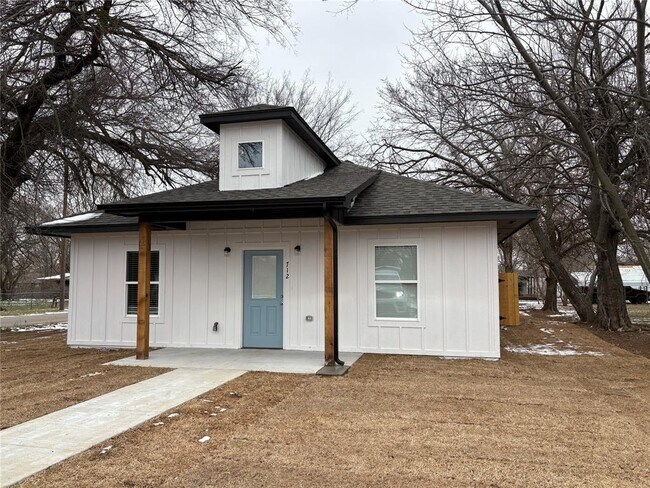 property at 712 W Main St