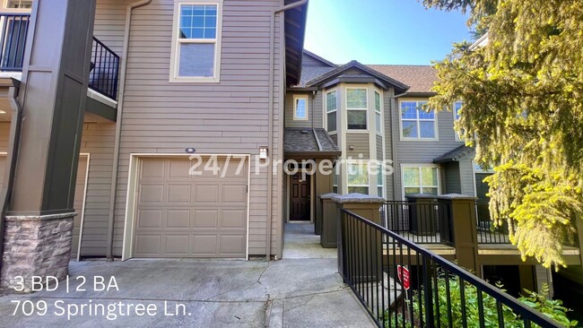 709 Springtree Ln in West Linn, OR - Foto de edificio - Building Photo