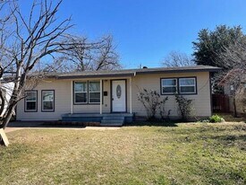 1321 S Crockett Dr in Abilene, TX - Building Photo