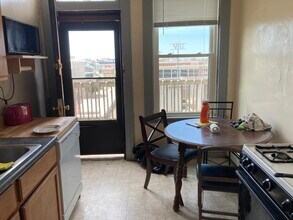 328 E Knapp St in Milwaukee, WI - Building Photo - Building Photo