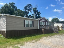 15158 Schank Rd in Conroe, TX - Building Photo