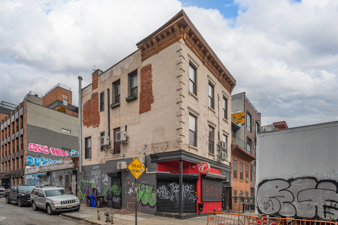 941 Willoughby Ave in Brooklyn, NY - Foto de edificio