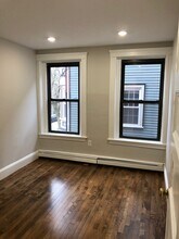 114 Saint Paul St, Unit 2R in Brookline, MA - Foto de edificio - Building Photo