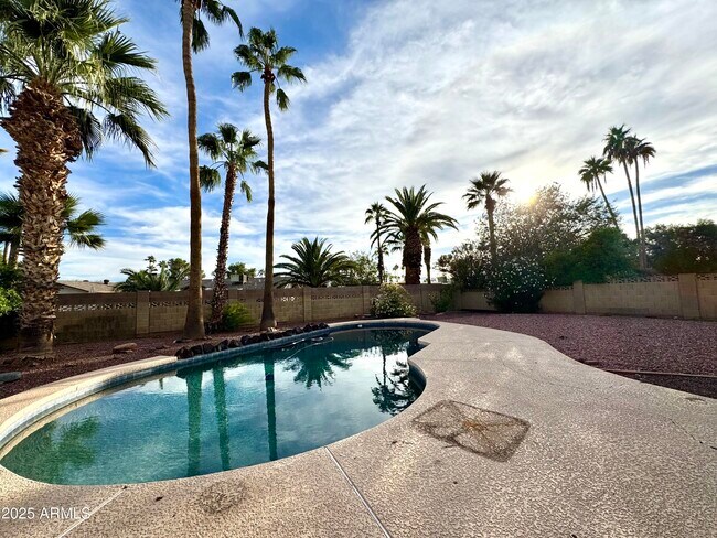 property at 5121 E Larkspur Dr