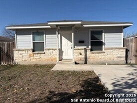 207 Carranza St in San Antonio, TX - Building Photo