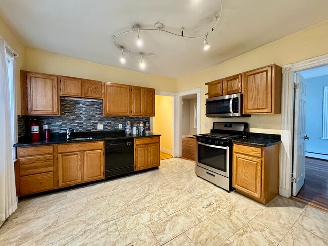 46 Middle St, Unit 1