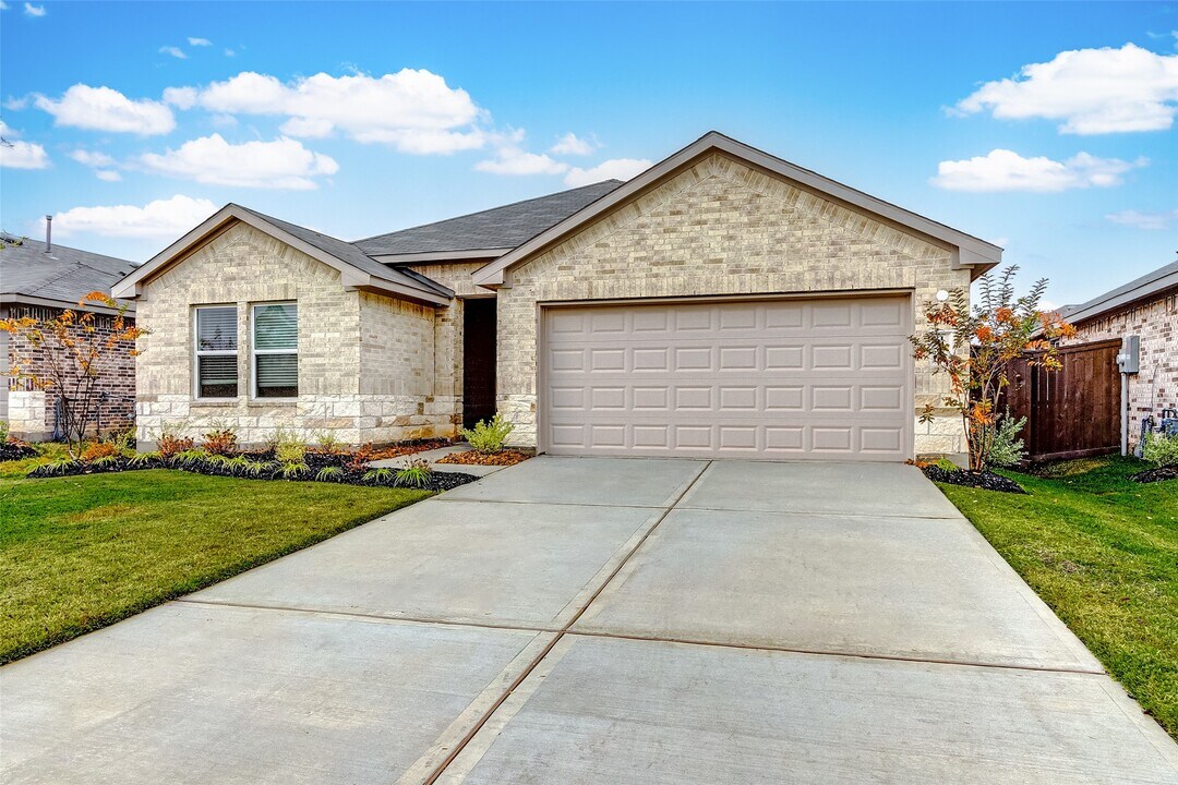 14220 Dream Rd in New Caney, TX - Foto de edificio