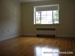 86 St Paul St in Brookline, MA - Building Photo - Building Photo