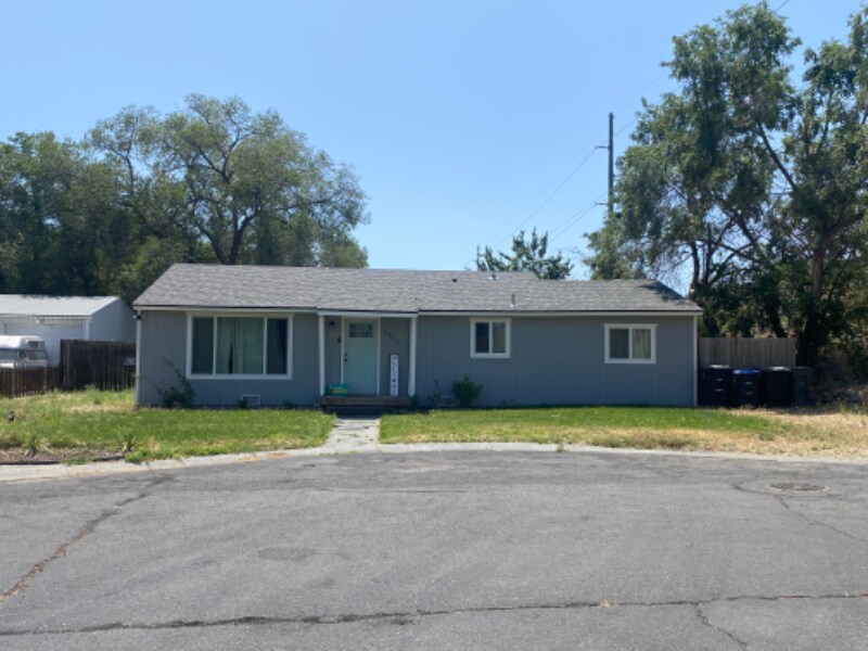 1213 W Timothy Ln in Moses Lake, WA - Building Photo