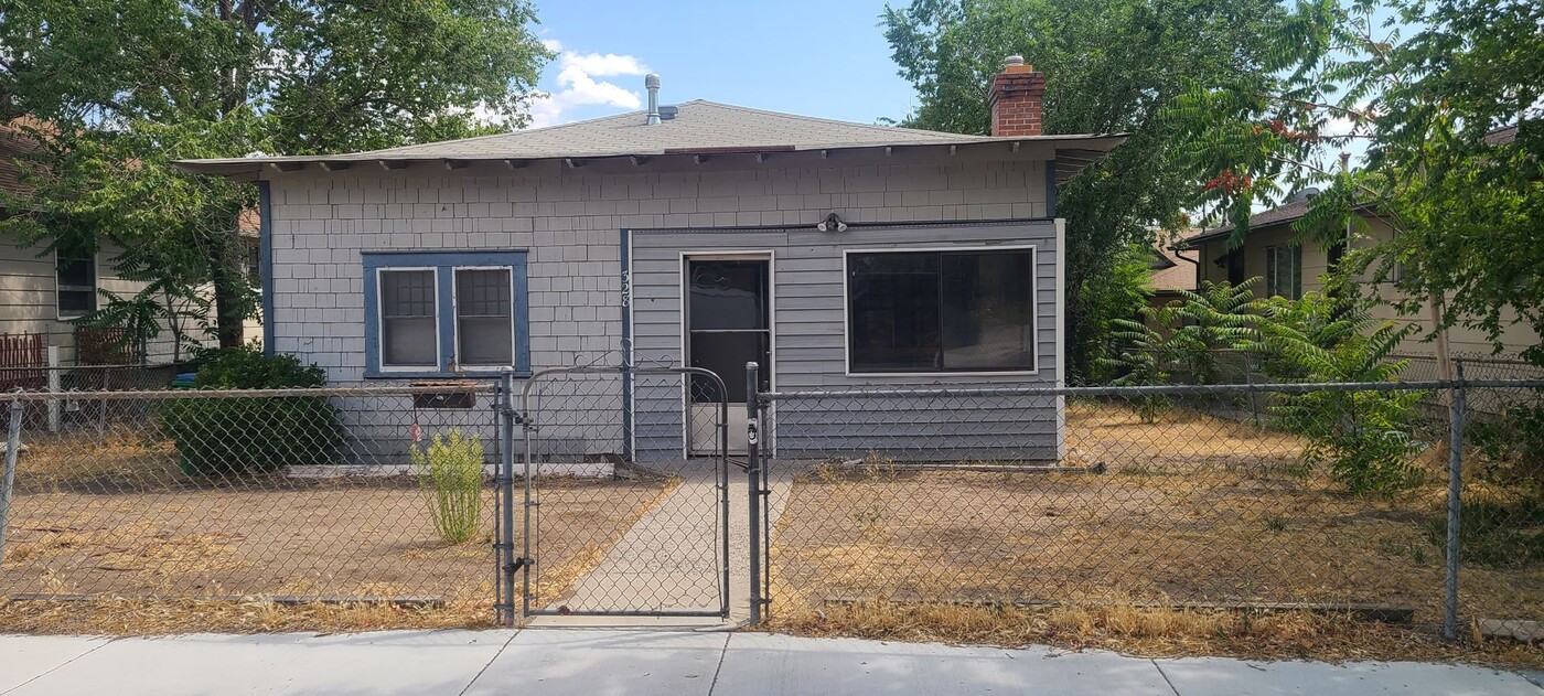 328 Thoma St in Reno, NV - Building Photo