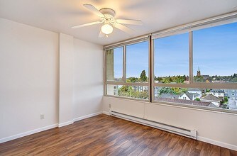 5200 University Way NE-Unit -504 in Seattle, WA - Foto de edificio - Building Photo