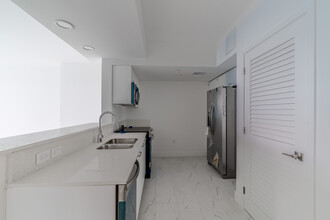 The Residences on Monroe in Hollywood, FL - Building Photo - Interior Photo