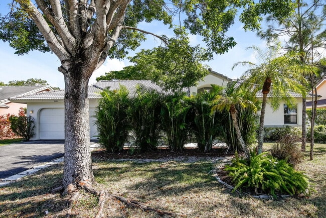4533 NW 88th Terrace in Coral Springs, FL - Building Photo - Building Photo