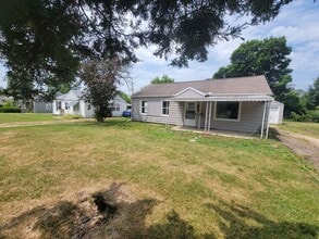 3011 N Mission Rd in Peoria, IL - Building Photo - Building Photo