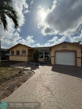 22173 SW 61st Ave in Boca Raton, FL - Foto de edificio - Building Photo