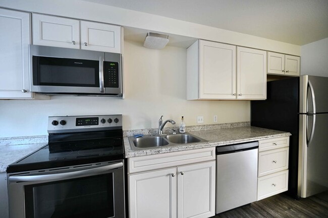 12458 SE 110th Ct, Unit 12458 in Clackamas, OR - Building Photo - Building Photo