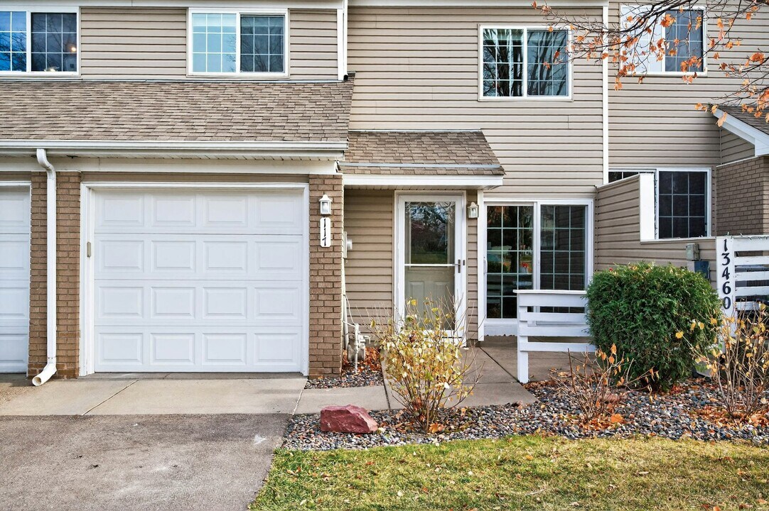 13460 60th Pl N in Minneapolis, MN - Building Photo