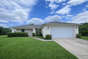 4218 8th St SW in Lehigh Acres, FL - Building Photo