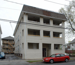 1196 Grattan St in Chicopee, MA - Building Photo - Building Photo