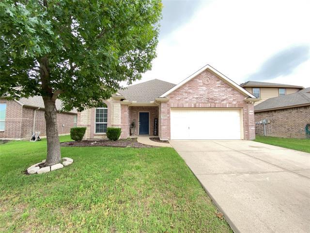 7404 Gairlock Dr in Fort Worth, TX - Building Photo