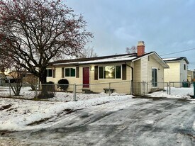 4620 Taft St in Anchorage, AK - Building Photo