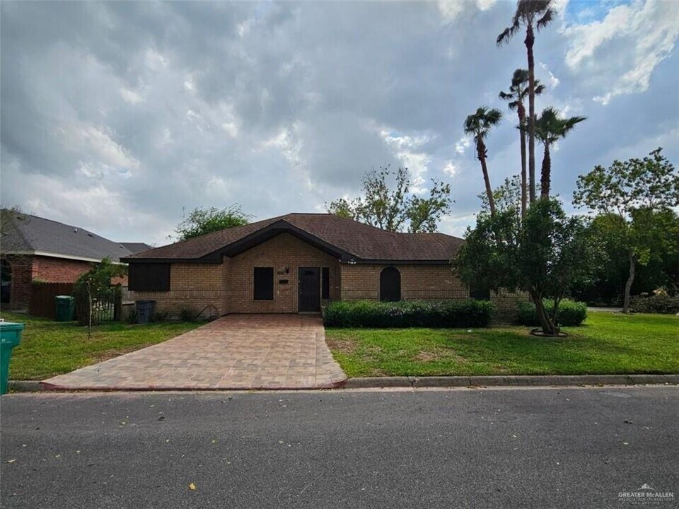 1415 W Sevilla St in Pharr, TX - Building Photo