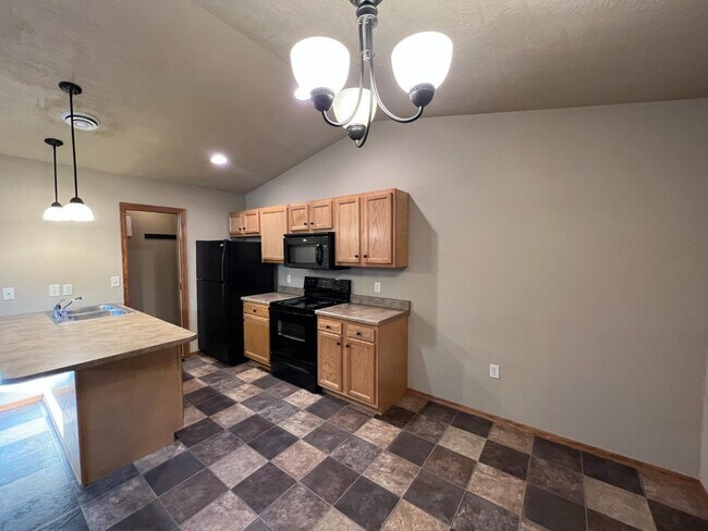 3600 W 93rd St in Sioux Falls, SD - Building Photo - Building Photo