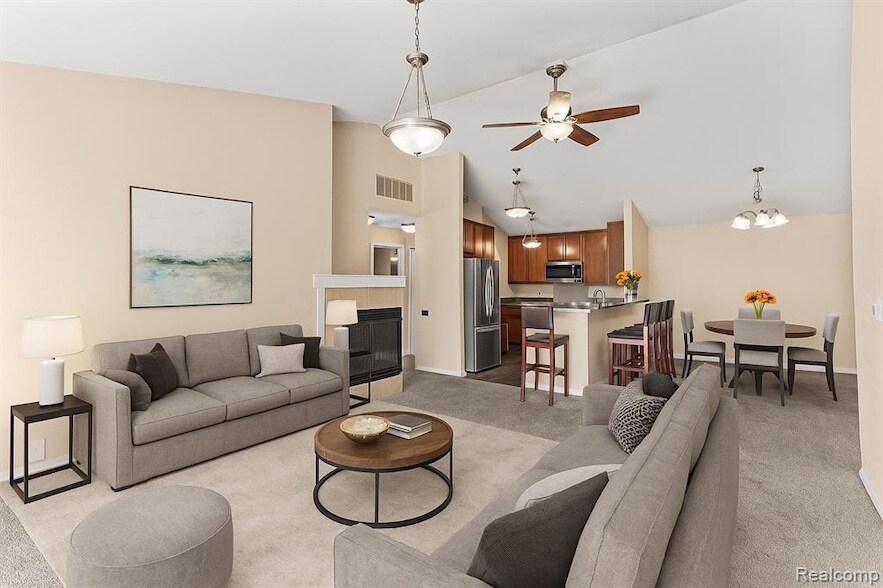 5201 Widgeon Ln in Walled Lake, MI - Building Photo