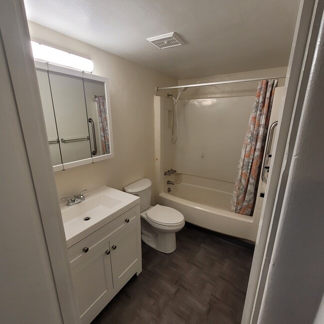 106 Braden Ct, Unit 106 in West View, PA - Foto de edificio - Building Photo
