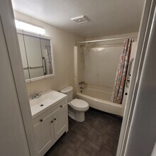 106 Braden Ct, Unit Apt 108 in West View, PA - Building Photo - Building Photo