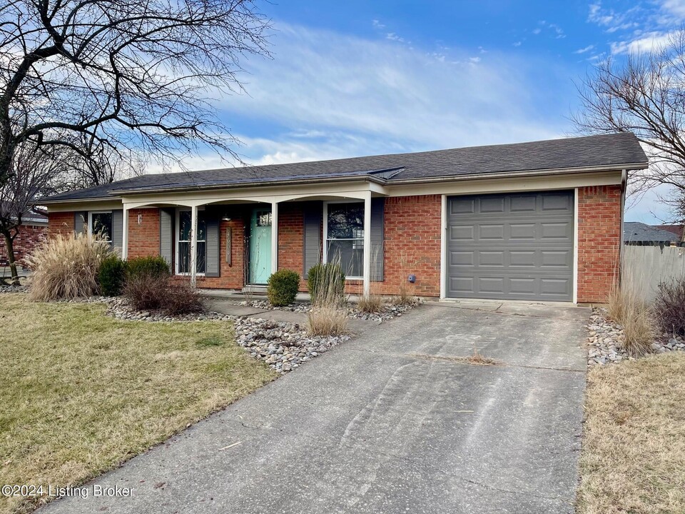 4609 Kirk Ln in Jeffersonville, IN - Building Photo