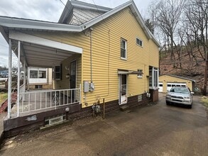 210 Provost Rd in Pittsburgh, PA - Building Photo - Building Photo