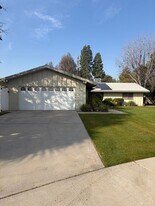 105 River Oaks Dr in Bakersfield, CA - Building Photo